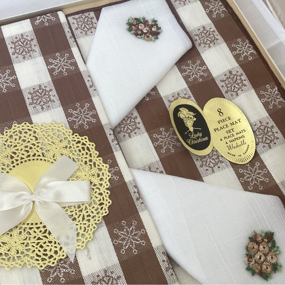 New Old Stock Lady Christina 4 Placemats and Napkins brown and white - Picture 2 of 7